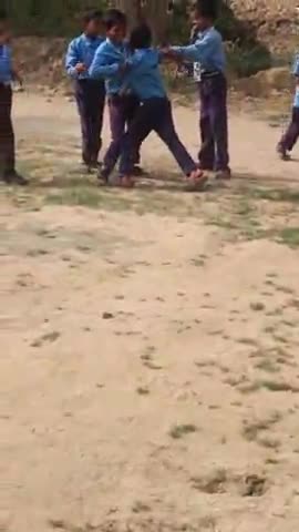 उतकर्मीक मध्य विद्यालय रमन डिहरा रोहतास (बिहार) बच्चो का शिकायत यह है की खाना अच्छा नही बन रहा है ।