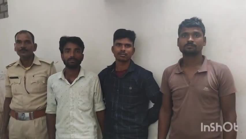 कुमारखंड: कुमारखंड श्रीनगर पुलिस ने परमानंदपुर नयन टोला और लक्ष्मीपुर भगवती गांव से दो शराबी और एक शराब कारोबारी को किया गिरफ्तार