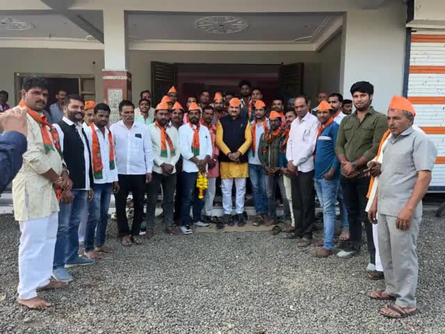 #हाटपीपल्या विधायक मनोज चौधरी के नेतृत्व में   25 कांग्रेस कार्यकर्ता कांग्रेस छोड़ भाजपा में हुए शामिल