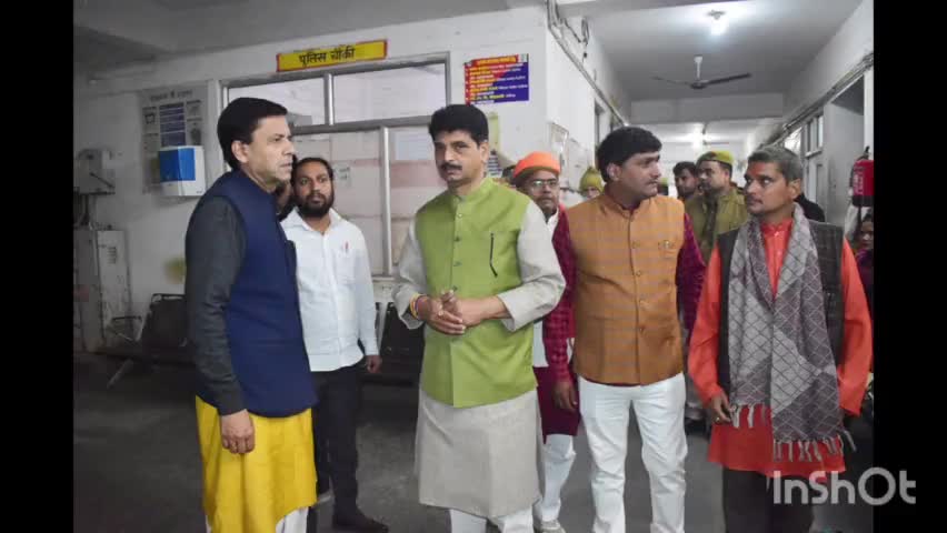 देर रात #देवरिया #मेडिकल कालेज के इमरजेंसी वार्ड का औचक निरीक्षण करते #सांसद शशांक मणि जी के साथ।