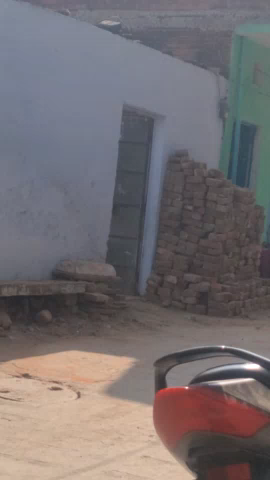 #morena #मुरैना सिटी कोतवाली के पिछे बने पुराने सरकारी घरों को तोड़कर लोग अपने घर ईंटे,पत्थर ले जातें हुए?#morenapolice