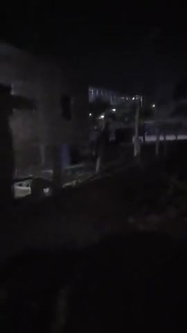 rat me brick chori krte ak yuvak ko pakra gaya.
name mukesh mandal sakin ekchari railway station.