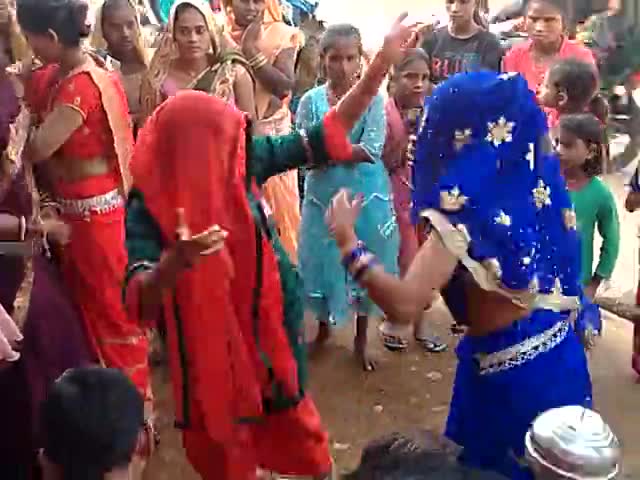 Gram Bardwara me Devi pujane me huaa dansa    jila chitrakut  Tahasil Rajapur