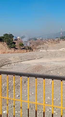 गोलापार की जनता 
बेवस और बेसहारा हो चुकी है 
उसकी कोई सुनने वाला नहीं है