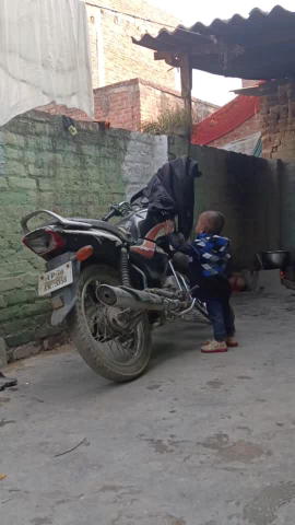 2 saal ke bache ne chalai bike #yasirsheikh #news #children
