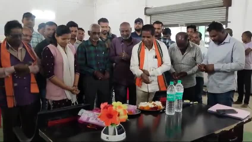 दिनांक 1 4 नवंबर 2024 दिन शनिवार स्थान साख सहकारी समिति पिसीद मे किसान भाइयों का किया गया सम्मान