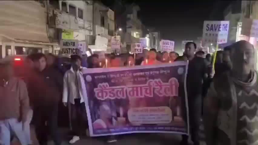 खरसिया विधायक उमेश पटेल की अगुवाई में बांग्लादेश में हिंदू उत्पीड़न के विरोध में मौन कैंडल मार्च...