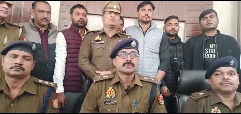 औरैया थाना अजीतमल व एसओजी पुलिस टीम द्वारा 04 अंतर्राष्ट्रीय मादक पदार्थ तस्करो की 6 किलो 700 ग्राम चरस सहित गिरफ्तारी