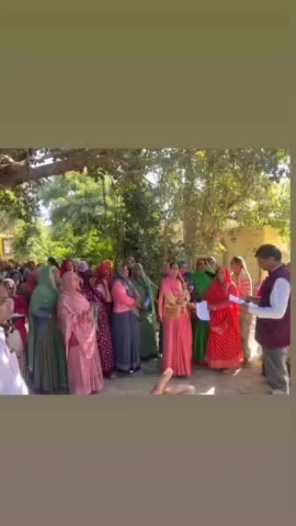 निंबाहेडा के कनेरा में महिला स्नानघर निमार्ण करने हेतु महिलाओं ने एकत्रित होकर ग्राम पंचायत सरपंच को दिया ज्ञापन