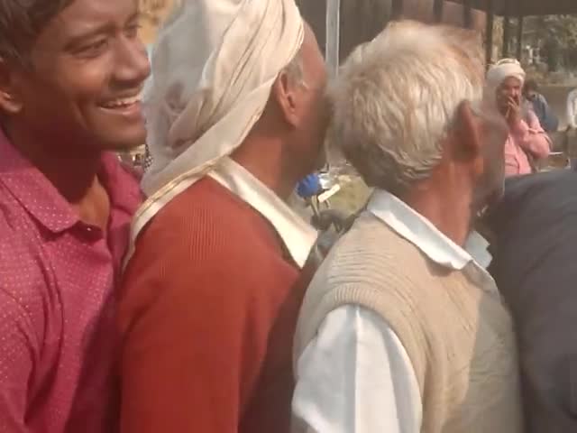 सहकारी संघ अटसू में लोगों को खाद लेने में हुई परेशानी