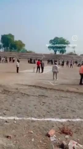 उदयखारनपुर सेमीफाइनल मैच कुनबीपुर बना विष्णुपुर रोमांस मैच रविवार 22 दिसंबर को खेला जा रहा है मैच काफी मजेदार है मैच है