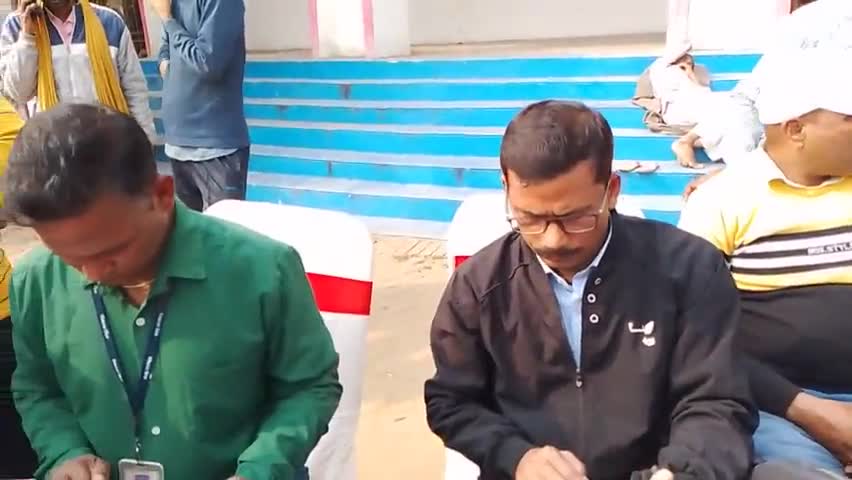 प्रशासन गांव की ओर कार्यक्रम का आयोजन नरबीरपुर पंचायत में आयोजित हुआ,बड़े अधिकारियों के नहीं आने से आमजन में मायुसी दिखी
