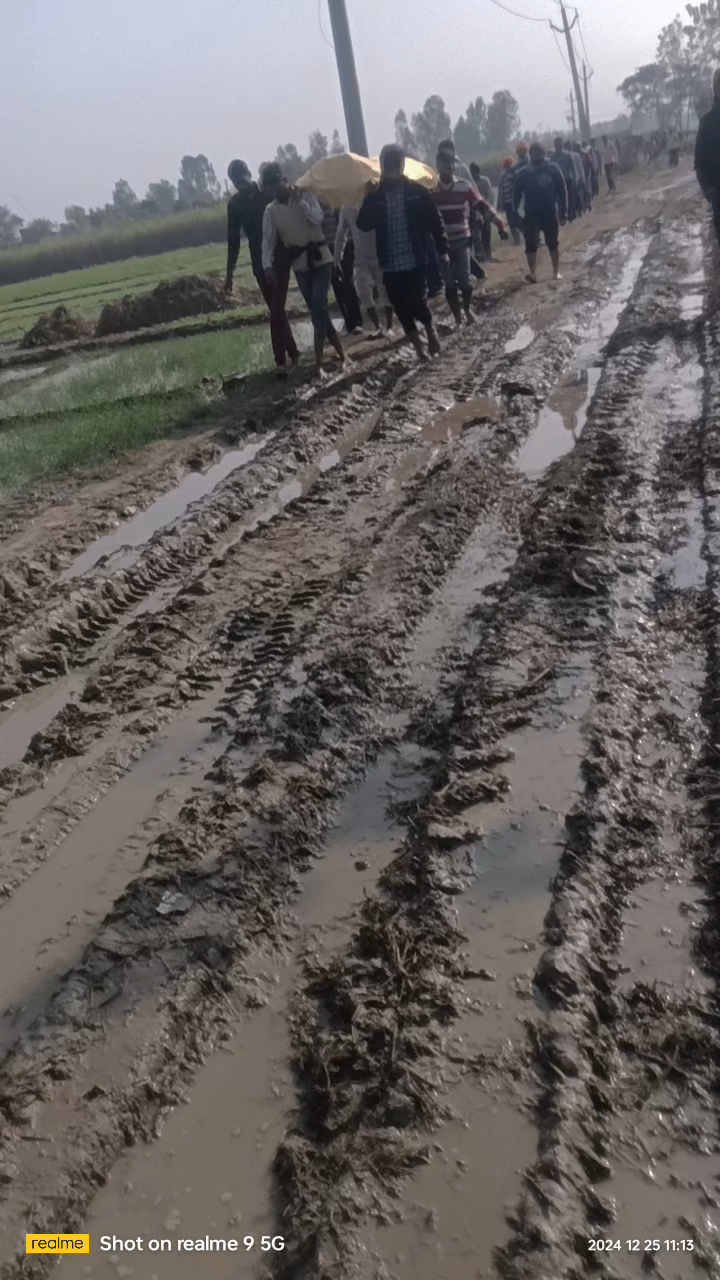 Moujampur sadat,post- jhakkaki,teh-Najibabad, Bijnor, U.P
शमशान घाट जाने वाला छतिग्रस्त मुख्य रास्ता कई वर्षो से खराब ह