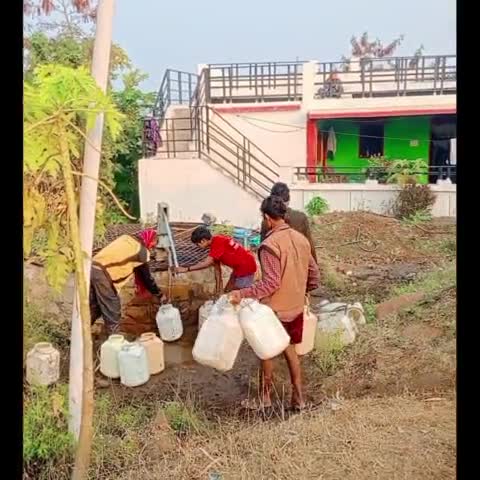 रामगाड़ी -पानी की समस्या से हो रहा है ग्रामीण परेशान एक ही कुआं के भरोसे चल रहा है पूरा गांव सचिव सरपंच की लापरवाही