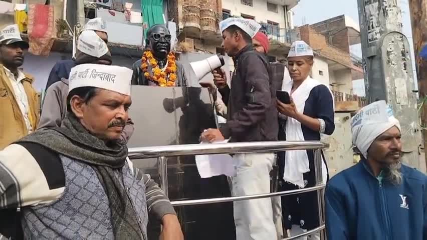 आम आदमी पार्टी इकाई पन्ना ने अंबेडकर जी से संविधान बचाने के लिए लगाई गुहार। #ambedakar #panna #kejrival #breakingnews