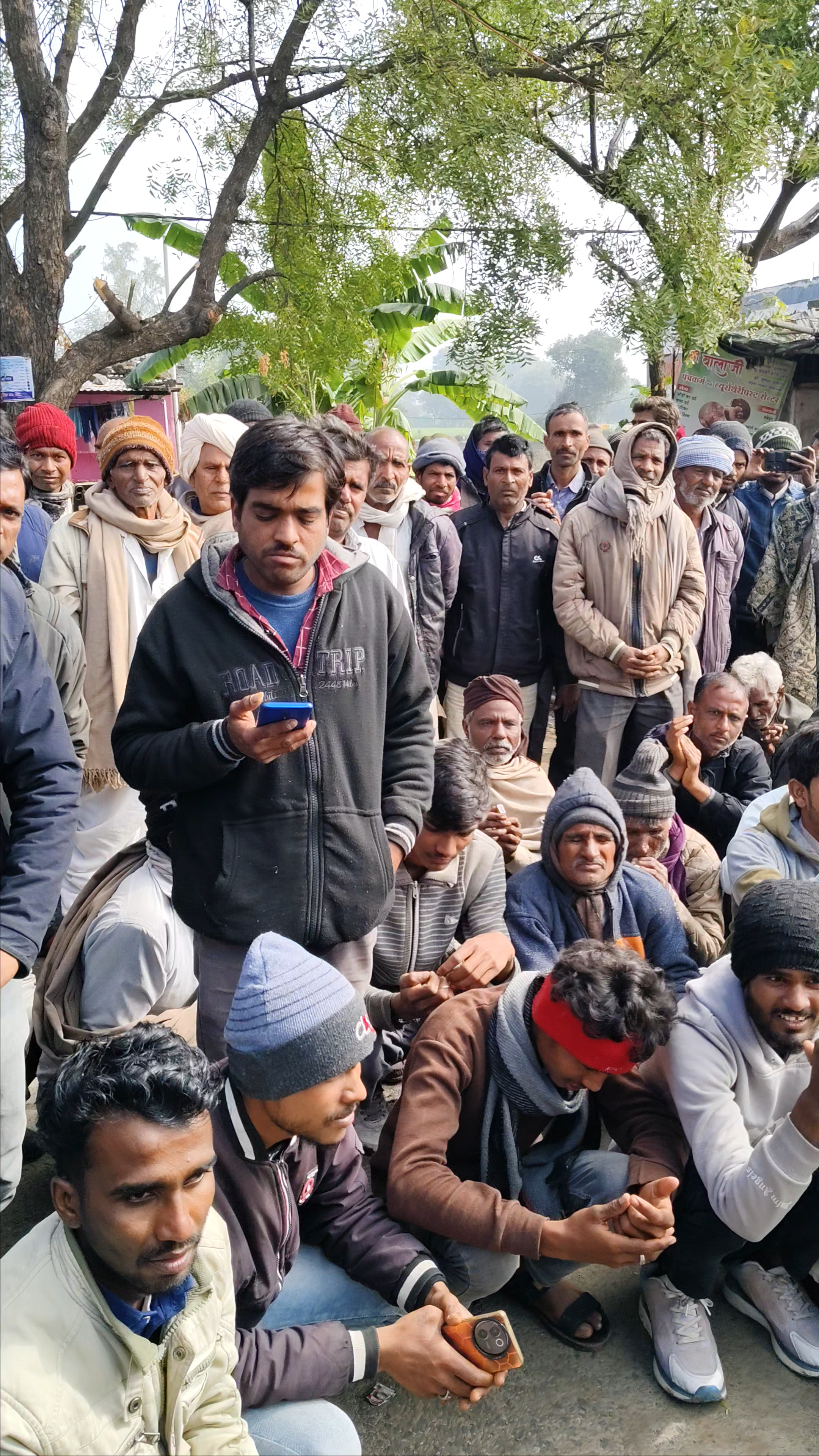 ग्राम करवाखेड़ी में जनता का विरोध