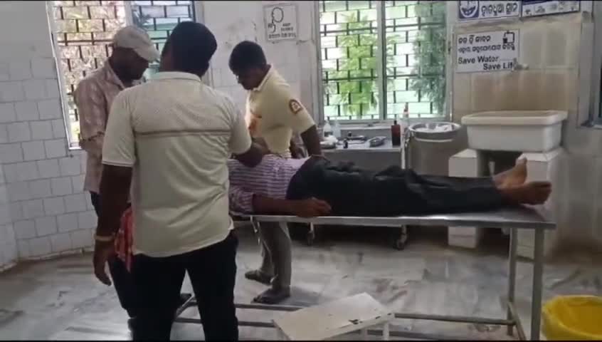 ବଡମ୍ବା: କଚେରୀ ଛକ ନିକଟରେ ସଡ଼କ ଦୁର୍ଘଟଣାରେ ଜଣେ ବ୍ୟକ୍ତି ଆହତ, ମେଡିକାଲରେ ଭର୍ତ୍ତି