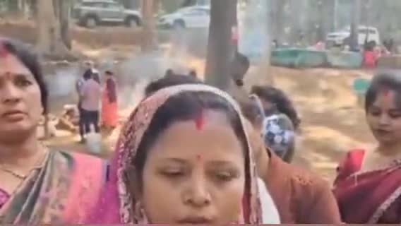 ବଣେଇ: ନୂଆ ବର୍ଷକୁ ଖୁସିରେ ମନେଇବା ଲାଗି ଦେଓଧରରେ ପର୍ଯ୍ୟଟକଙ୍କ ଭିଡ଼ ଲାଗିଛି,ବଣଭୋଜି କରିବା ସହ ବିଭିନ୍ନ  ସମସ୍ୟା ନେଇ ପର୍ଯ୍ୟଟକଙ୍କ ପ୍ରତିକ୍ରିୟl