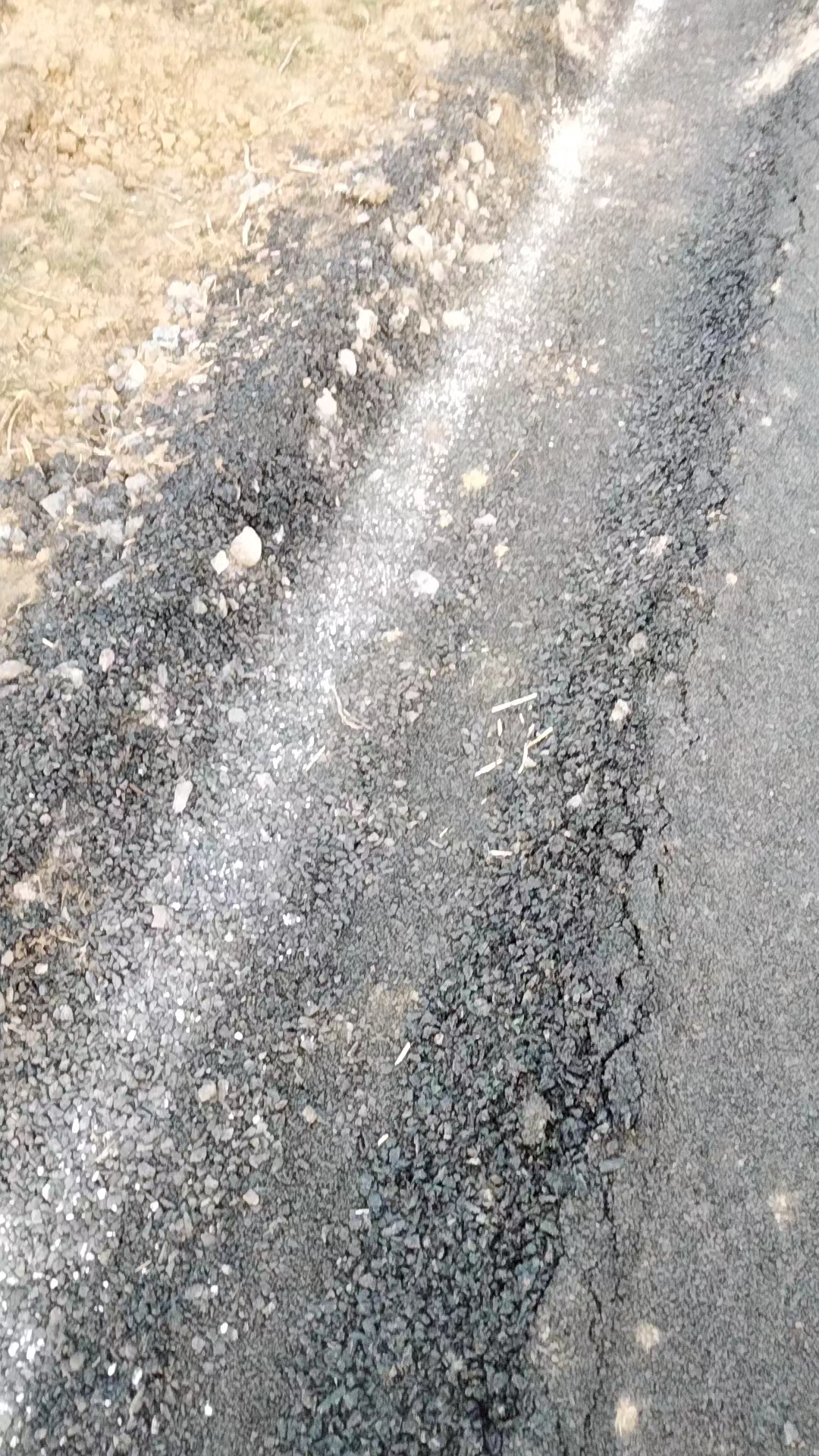 Konch jila Jalaun mein ghusiya wale pul se paretha  wale pul Tak nehar ke kinare road ki halat