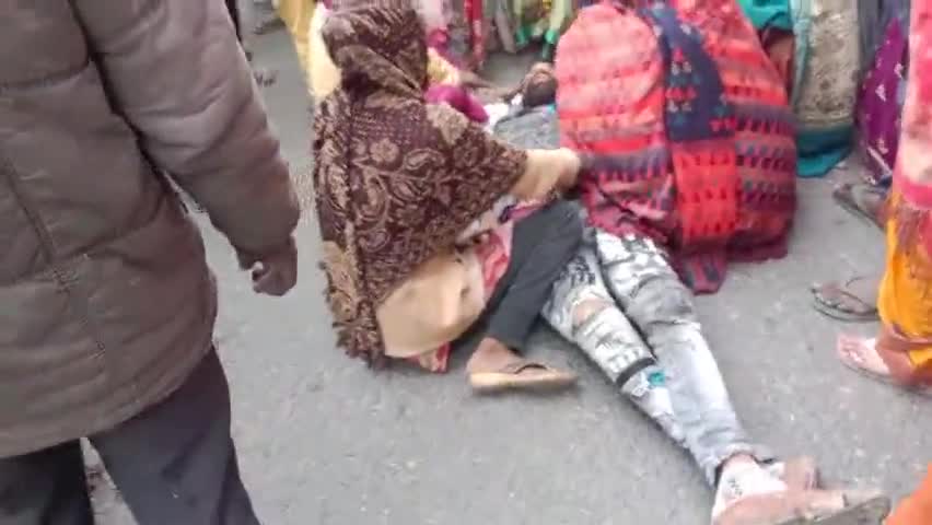 जिला उन्नाव तहसील हसनगंज थाना अजगैन ग्राम नवई निवासी   पिता लक्ष्मी नारायण राजपूत अंकित मृतक है डंपर से गया है