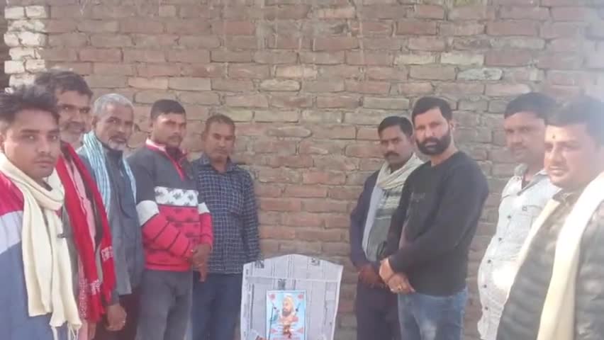 तेतरिया: फौजदार चौक स्थित उमेश यादव के आवास पर महागठबंधन के तत्वाधान में सिखों के दसवें गुरु गुरुगोविंद सिंह की जयंती मनाई गई