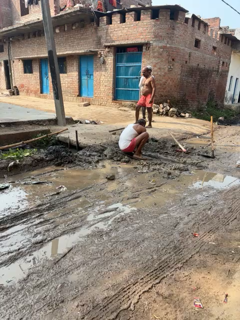 Gram bhadedu rajapur chitrakoot up
Gram pradhan or safayi karmi ki tanasahi