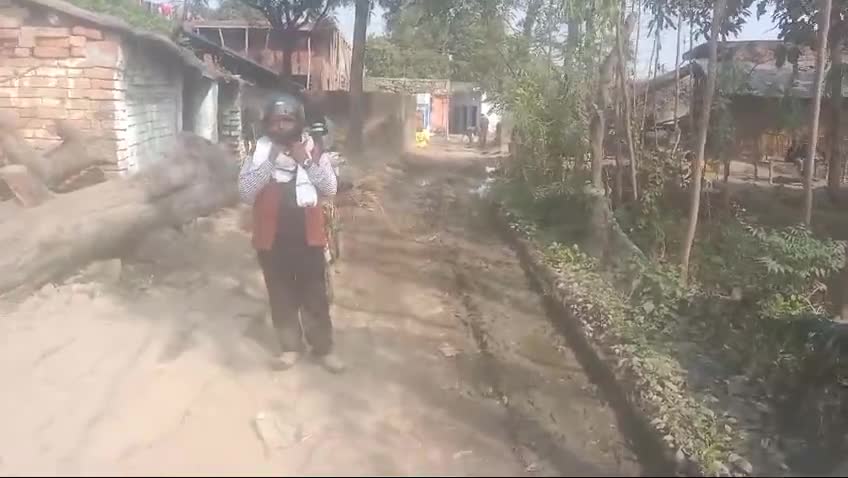 ग्राम आदमपुर संजय वाला प्रेम नगर के अंतर्गत जहां की बाद से बढ़कर बड़ा हाल है रास्ता