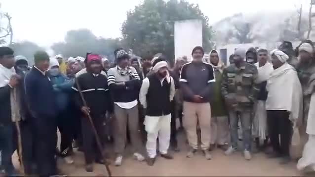 भरतपुर 

वैर कस्बे के भौडागांव चारागाह पर अवैध खनन की रोकथाम के लिए धरना दे रहे ग्रामीणों ने पुलिस पर लगाए गंभीर आरोप...