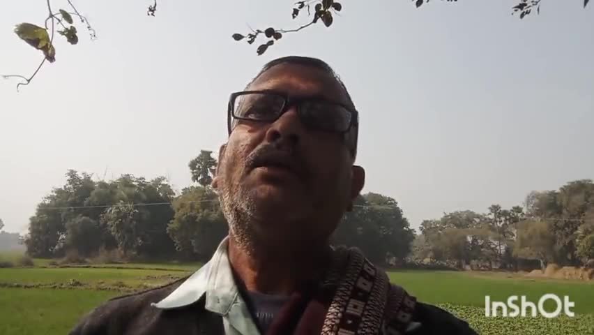 रोहतास जिला में यूरिया खाद के कालाबजारी पर रोक लगाने कि मांग करते हुए भाई मुन्ना सिंह