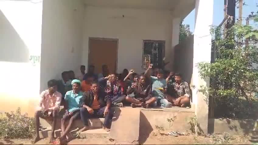 #बिजली कटौती से परेशान किसानों ने  बिजली ऑफिस baderajpur में धरना प्रदर्शन किया @