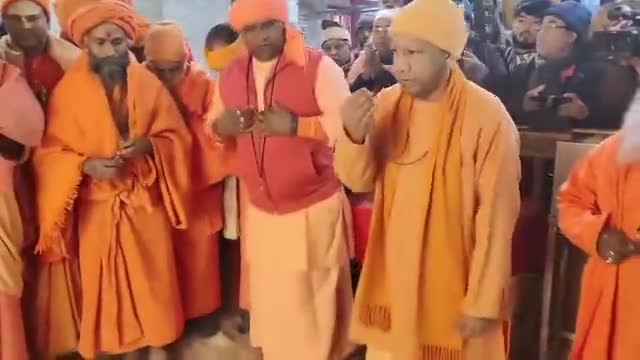 बाबा गोरखनाथ को खिचड़ी चढ़ाकर #सीएम योगी ने किया लोकमंगल का कामना !
महाकुम्भ की भी दिया शुभकामना
