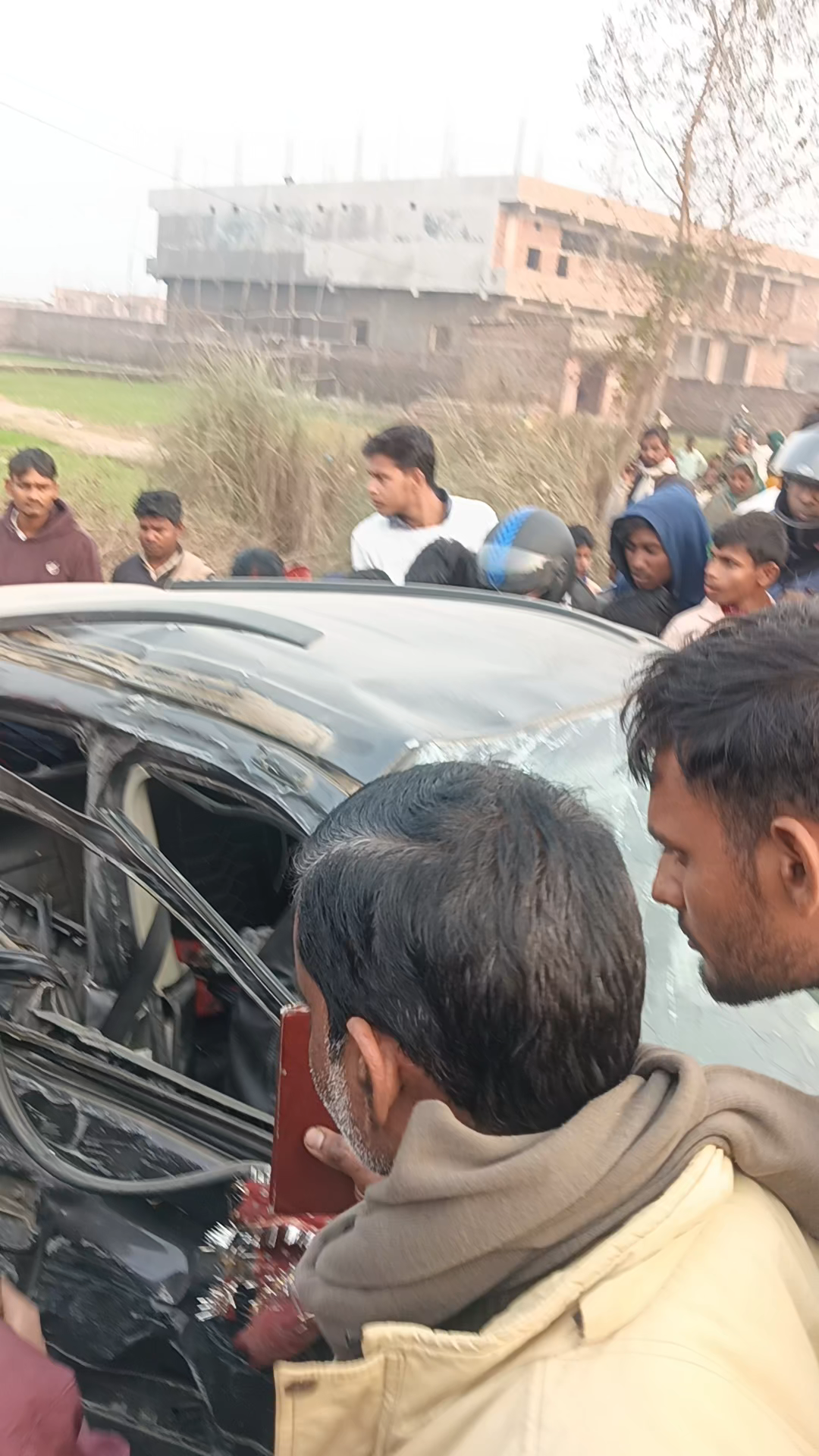 #gurvaliya loriya road mein Bhangarh accident manva pul ke pass bus aur kar mein lagi teen logon ki maut