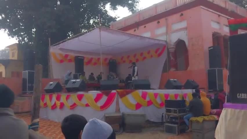 सहतवार के पूर्व चेयरमैन स्व बद्रीनाथ सिंह के पुण्यतिथि में  संस्कृतिक कार्यक्रम नीरज सिंह गुड्डू जी के द्वारा  की गयी है