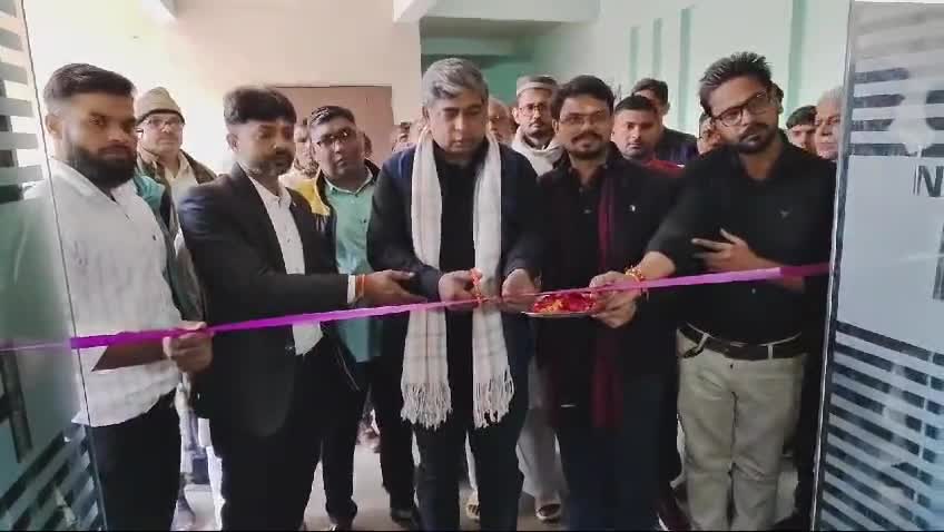 #आज गंजडुंडवारा के सबीना कॉम्प्लेक्स में *न्यू मेट्रो हॉस्पिटल* का उद्घाटन करने का अवसर प्राप्त हुआ। 
*अब्दुल हफीज गांधी* 
राष्ट्रीय प्रवक्ता समाजवादी पार्टी
