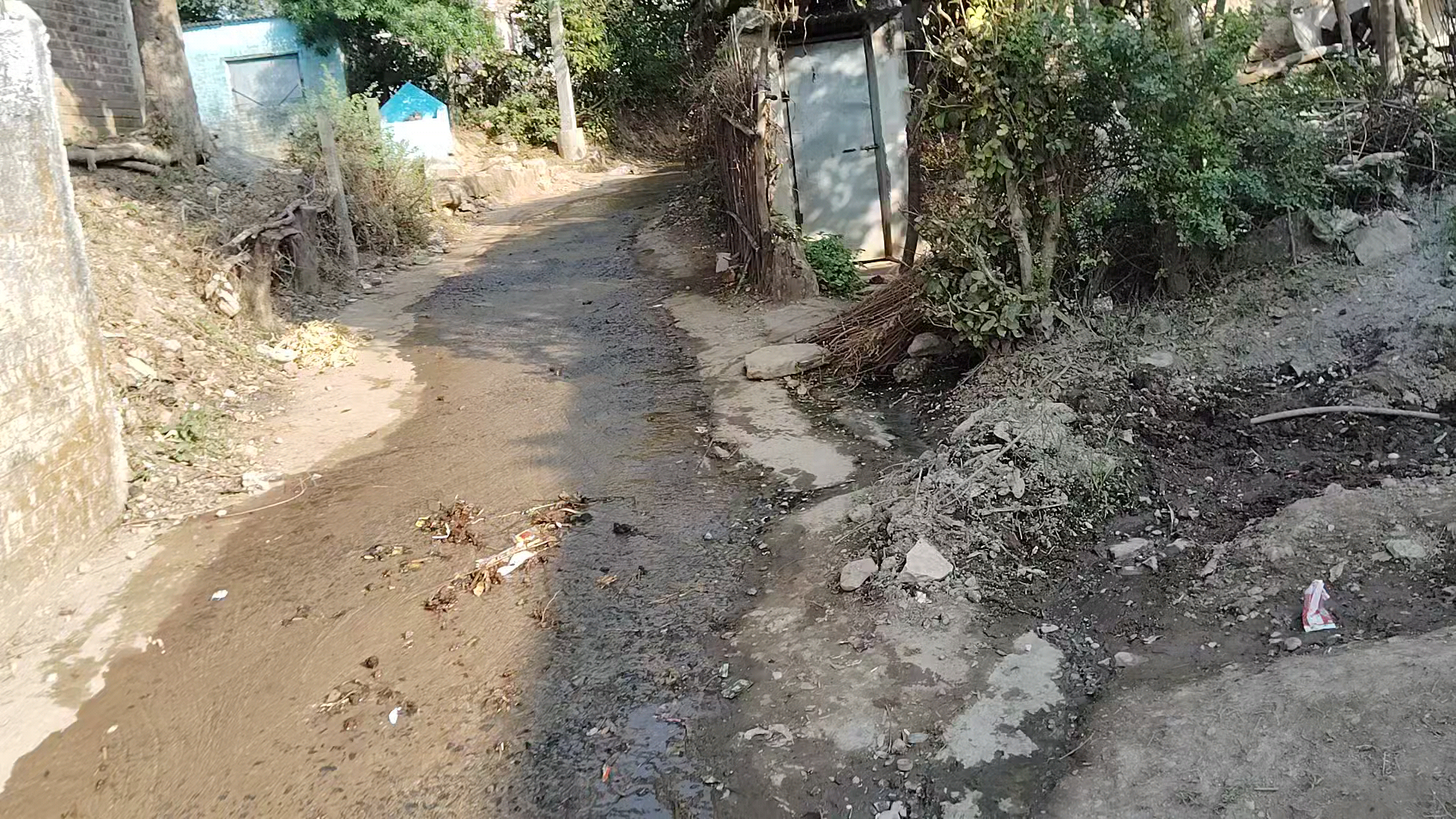 gram panchayat chinki mai har din yesa pani bheta hai