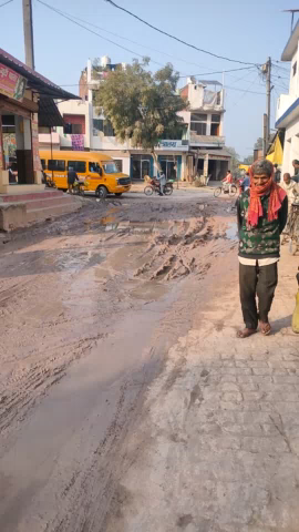 बाबा झारखंड स्थान पर जाने का मुख्य मार्ग मालीपुर तिराहा