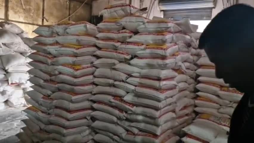 *बुलंदशहर स्याना क्षेत्र की मोनिका फ्लोर मिल में खाद्य सुरक्षा विभाग ने छापेमारी कर मिलावटी आटे के खेल का किया भंडाफोड़*