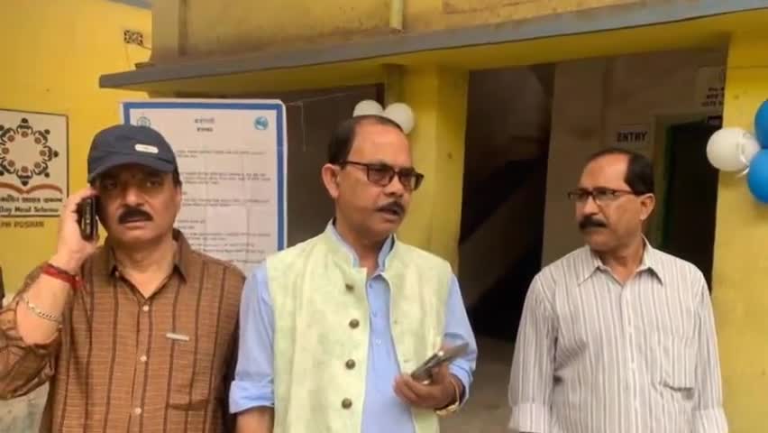 বজবজ ১: বজবজে দুয়ারে সরকারের ক্যাম্প পরিদর্শনে গেলেন পৌর প্রধান