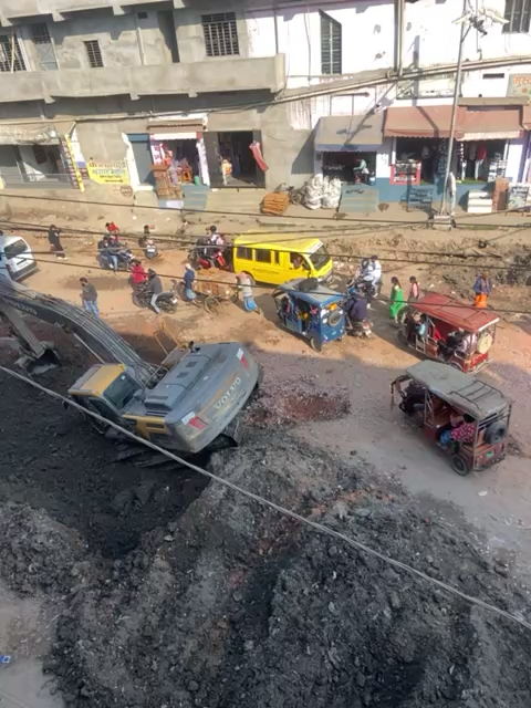 बिहार शरीफ स्मार्टसिटी प्रोजेक्ट के अंतर्गत मछली-मार्केट वाटर ड्रिनेज व यातायात कार्य रफ्तार में ।

 #बिहारशरीफ #नालंदा #बिहार
#Biharsharif #Nalanda #Bihar