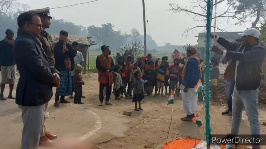 बाबूबरही: गणतंत्र दिवस पर प्रखंड कार्यालय में झंडा फहराया गया, प्रखंड विकास पदाधिकारी ने किया तिरंगा फहराया