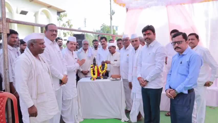 सोनपेठ: बस स्थानकात सोनपेठ पंढरपूर बस सेवेचा आमदार राजेश विटेकर यांच्या हस्ते शुभारंभ