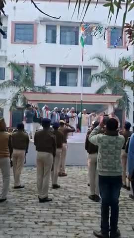 खानपुर ब्लॉक सह अंचल मुख्यालय परिसर तिरंगा मंच पर प्रमुख सन्नी हजारी द्वारा झाँडोतोलन किया गया मोके पर बीडीओ सीओ पीओ थे
