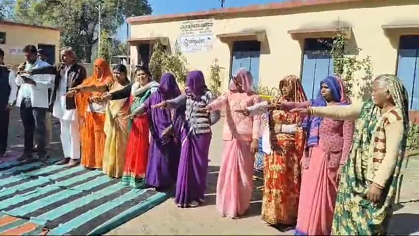 सगोरिया में स्वास्थ्य  विभाग की टीम ने दिलाई शपथ टीबी हारेगा देश जीतेगा ।