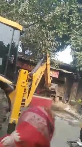 #देवरिया शहर मे #मछली हट्टा पर चला #नगरपालिका का #बुलडोजर ,हटाए गए अवैध अतिक्रमण