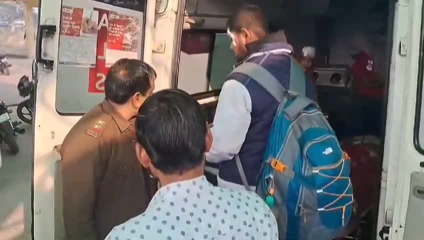 *बुलंदशहर में घने कोहरे के कारण भीषण हादसा, 1 की मौत 14 घायल*

   बता दे की जब-जब कुदरत का करिश्मा यानी घना कोहरा छा जात