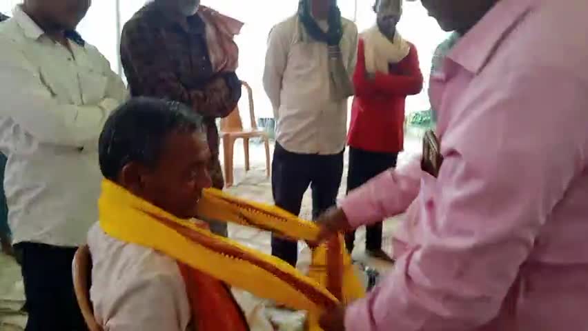 पतरघट: महर्षि मेही आश्रम नया टोला जम्हरा के प्रांगण में युवा क्लब द्वारा आयोजित तीन दिवसीय रामधुनी अष्टयाम हुआ शुभारंभ
