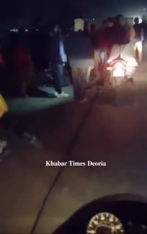 देवरिया जिले के महुआनी चौराहे पर ट्रैक्टर और बाइक सवार मे टक्कर दो घायल, एक कि हालत नाजुक।
#deorianews