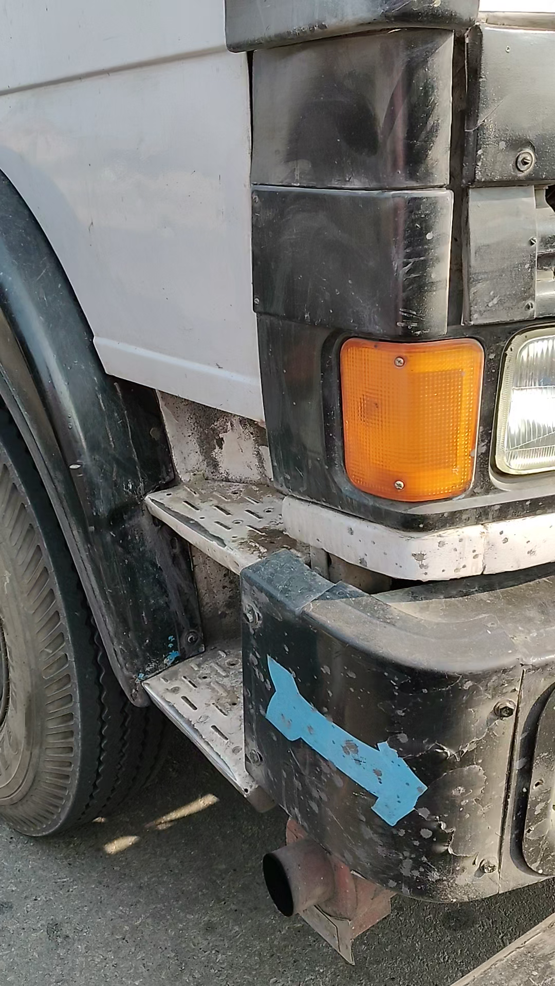 अवई सलखन में हाईवे और टैंकरों के माध्यम से इतना स्पीड चलने से स्कूल बच्चे परेशान हो रहे है।#roadsefety#exidents.#