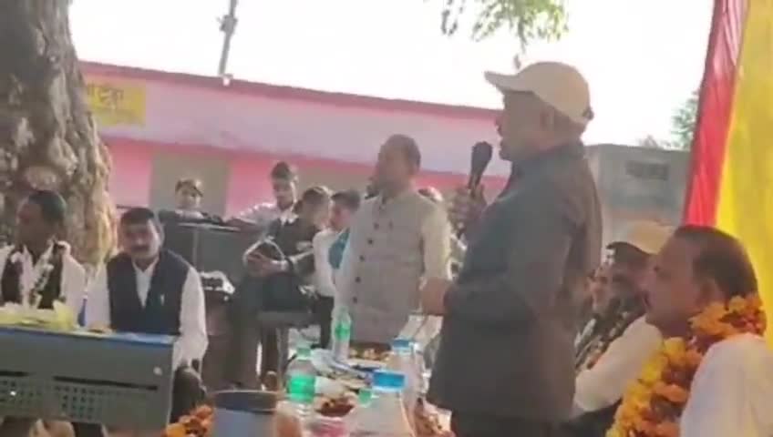 शिक्षक कमलेश प्रसाद राय का विदाई समारोह टुंडा स्कूल में संपन्न।