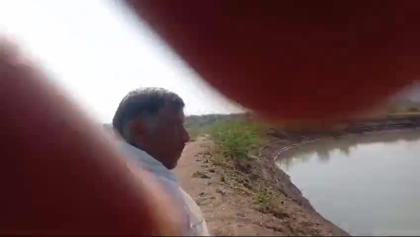 ग्राम पंचायत झरझनी में पुर्व उप-सरपंच प्रहलाद अहिर ने जालमपुरा तालाब के पास अंग्रेजी बबुल हटाने का अनुरोध किया है